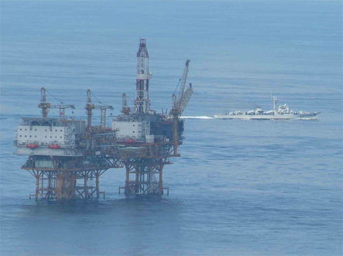 Jianghu class missile frigate cruising around the Tianwaitian gas field